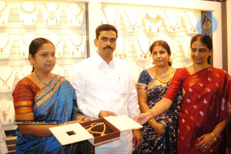 Malabar Gold Shop Opening Photos - 21 / 59 photos