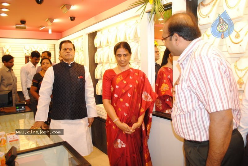 Malabar Gold Shop Opening Photos - 35 / 59 photos