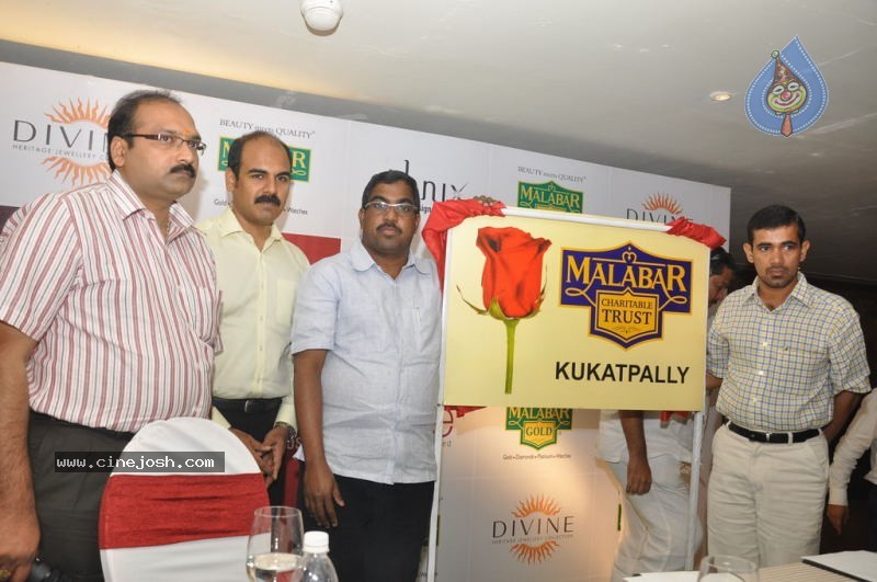 Malabar Gold Shop Opening Photos - 37 / 59 photos