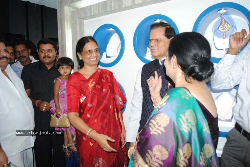 Malabar Gold Shop Opening Photos - 44 / 59 photos