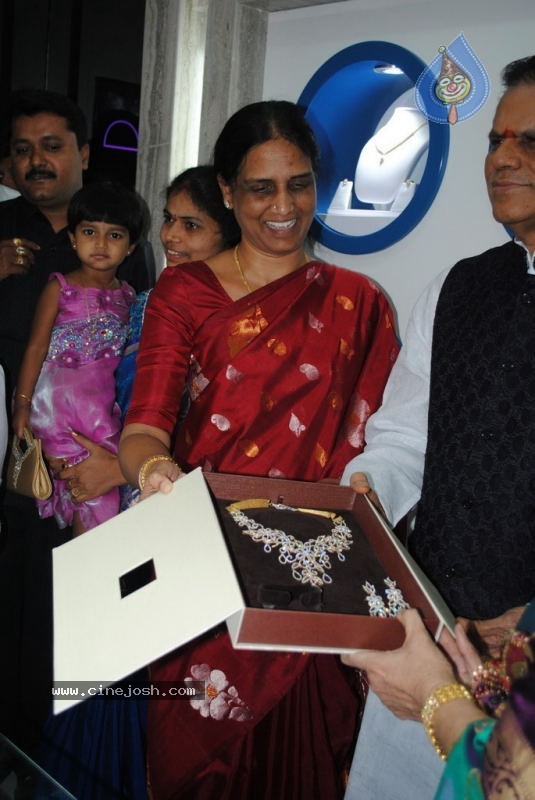 Malabar Gold Shop Opening Photos - 47 / 59 photos