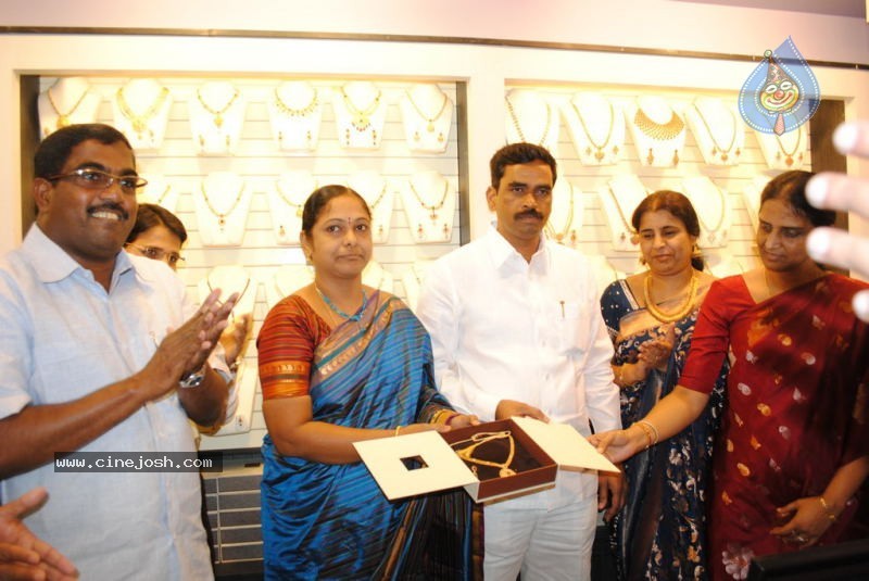 Malabar Gold Shop Opening Photos - 49 / 59 photos