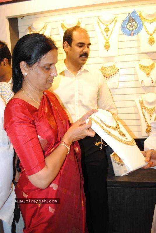 Malabar Gold Shop Opening Photos - 52 / 59 photos