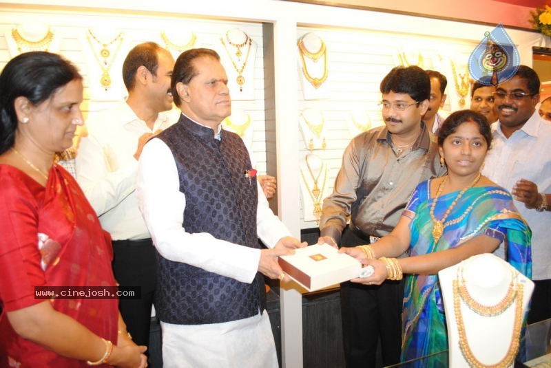 Malabar Gold Shop Opening Photos - 55 / 59 photos