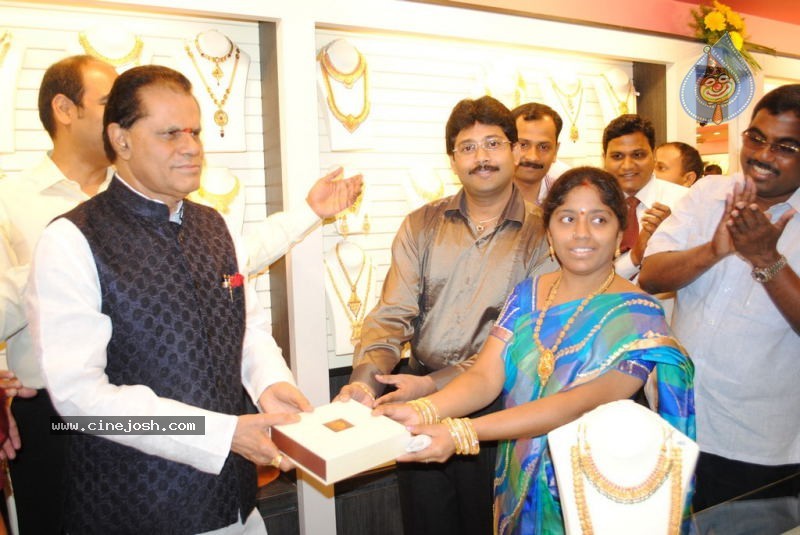 Malabar Gold Shop Opening Photos - 56 / 59 photos