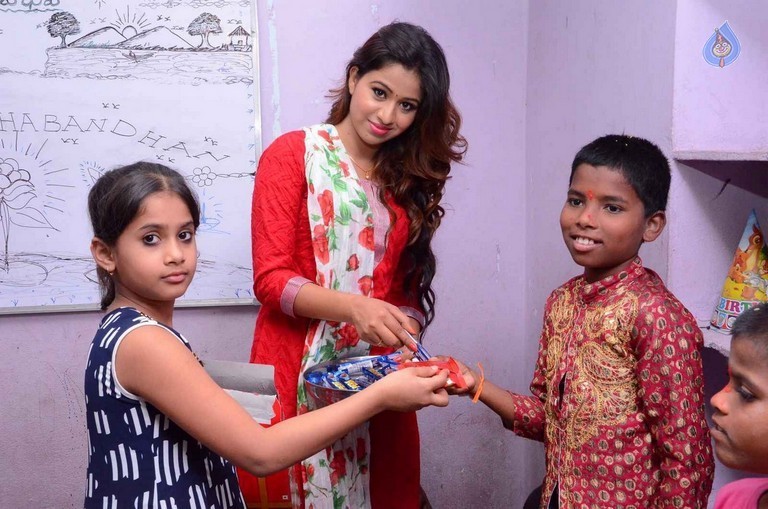 Manali Rathod Rakhi Celebrations at Mathru Devo Bhava Charitable Trust - 5 / 16 photos