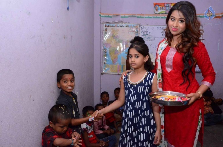 Manali Rathod Rakhi Celebrations at Mathru Devo Bhava Charitable Trust - 7 / 16 photos