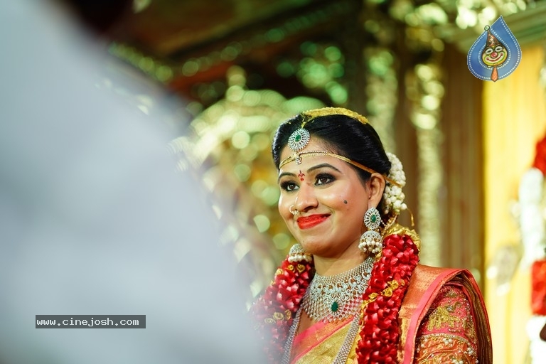 Manali Rathod Wedding Photos - 14 / 78 photos