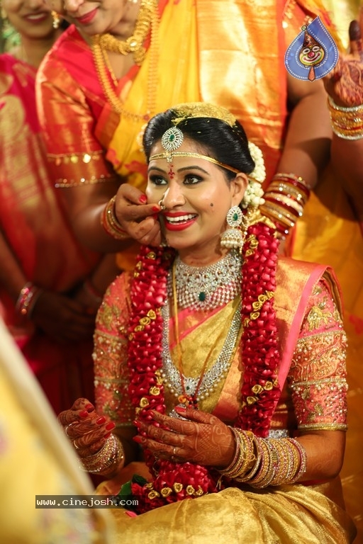 Manali Rathod Wedding Photos - 38 / 78 photos