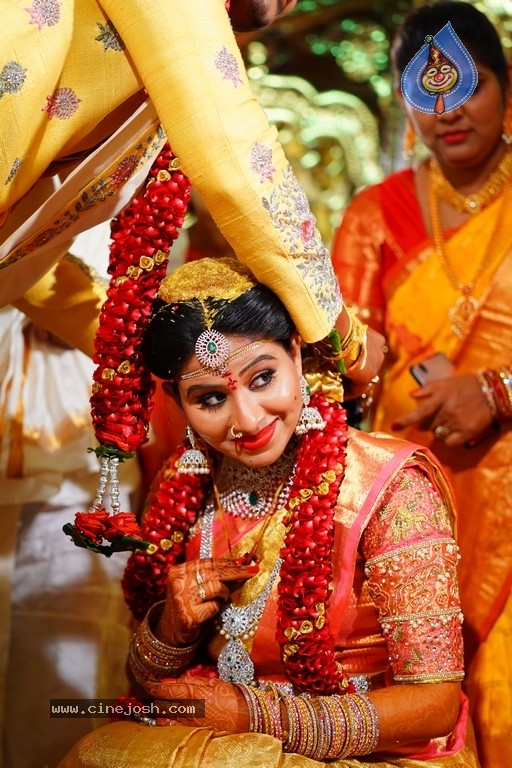 Manali Rathod Wedding Photos - 40 / 78 photos