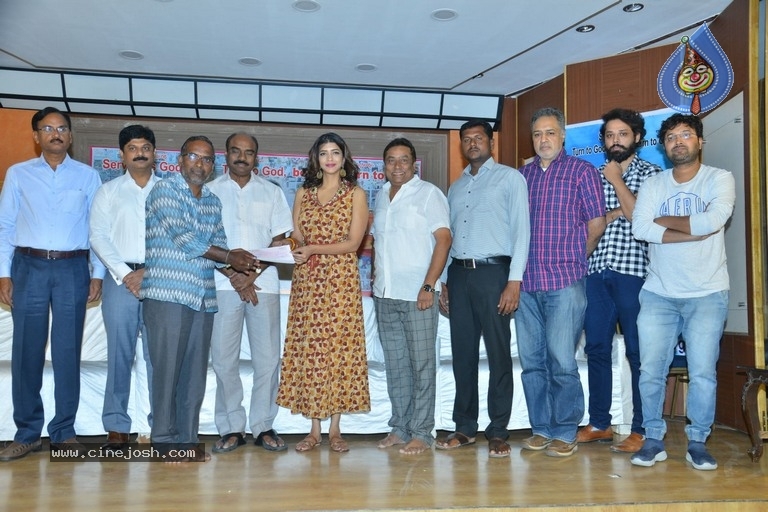 Manam Saitham Press Meet - 14 / 36 photos