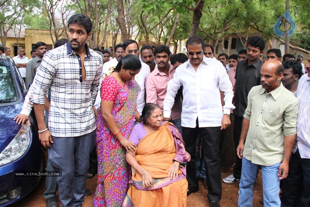 Manchu Family Members Casting Their Votes  - 4 / 14 photos