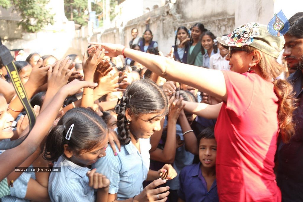 Manchu Lakshmi Participates in Swachh Bharat - 18 / 91 photos