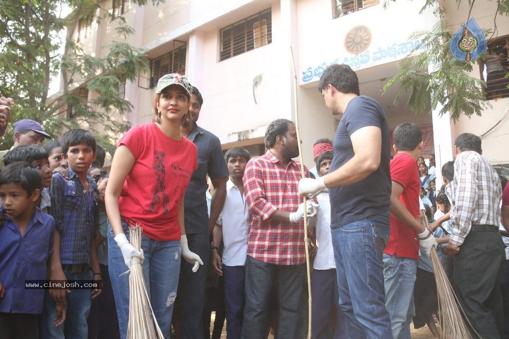 Manchu Lakshmi Participates in Swachh Bharat - 22 / 91 photos