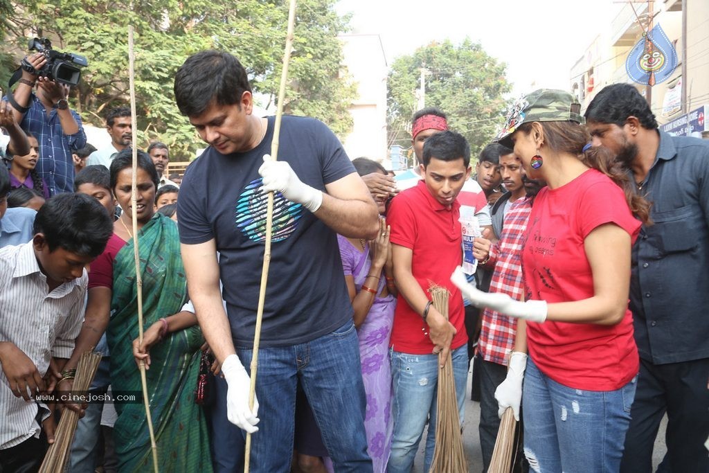 Manchu Lakshmi Participates in Swachh Bharat - 32 / 91 photos