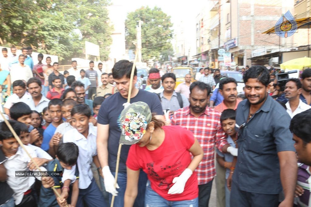 Manchu Lakshmi Participates in Swachh Bharat - 58 / 91 photos