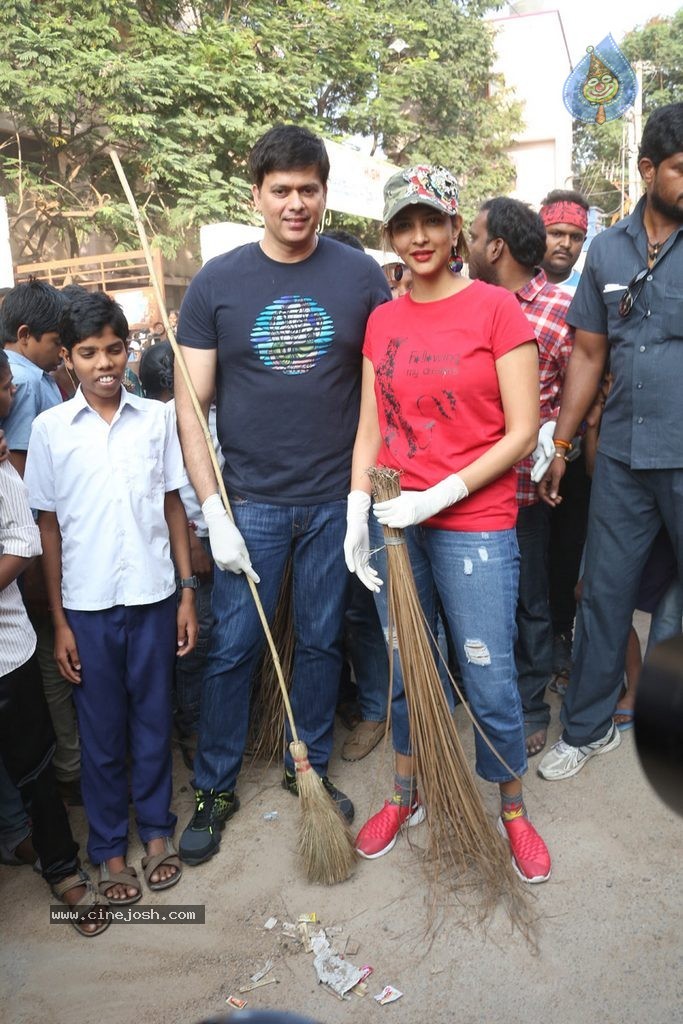 Manchu Lakshmi Participates in Swachh Bharat - 70 / 91 photos