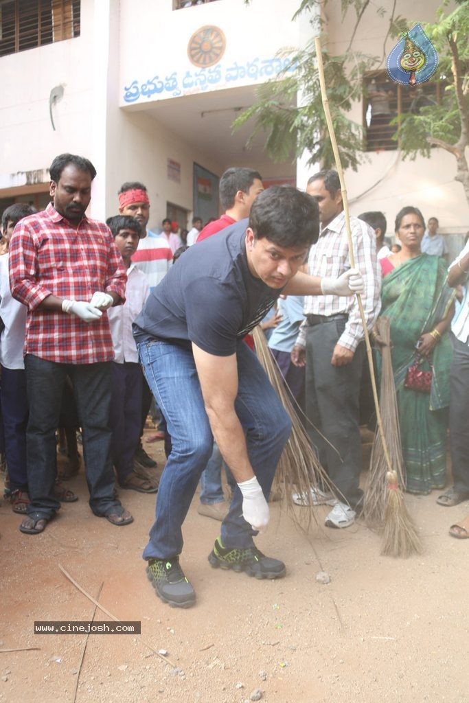 Manchu Lakshmi Participates in Swachh Bharat - 75 / 91 photos