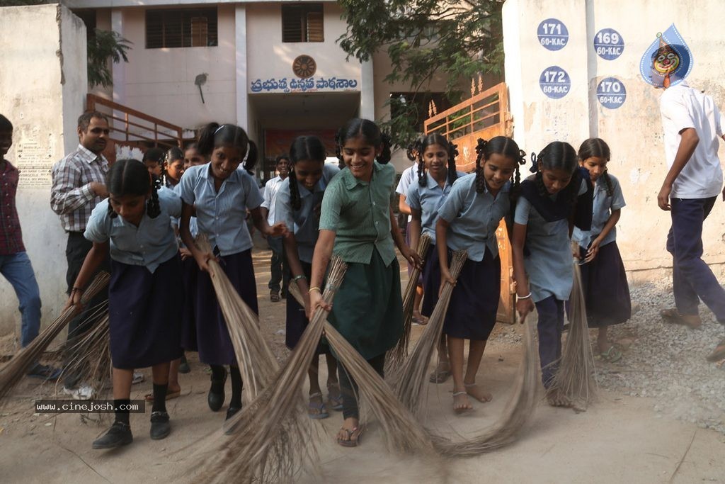 Manchu Lakshmi Participates in Swachh Bharat - 82 / 91 photos