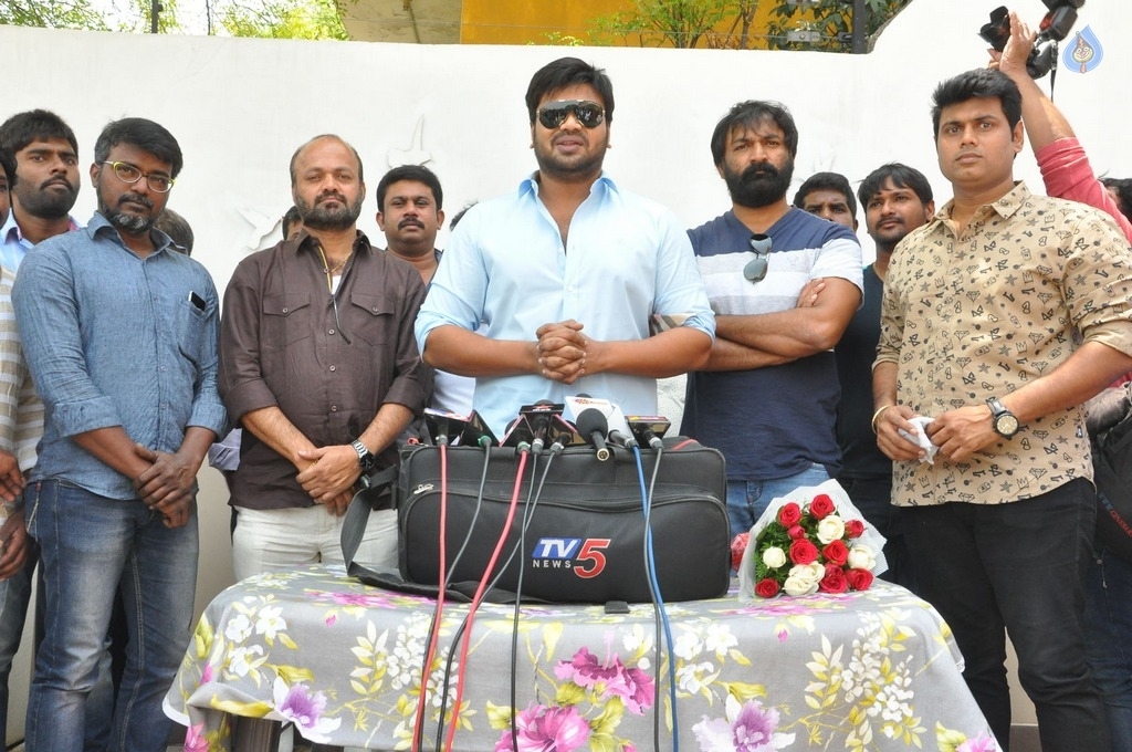 Manchu Manoj Birthday 2017 Celebrations  - 8 / 33 photos