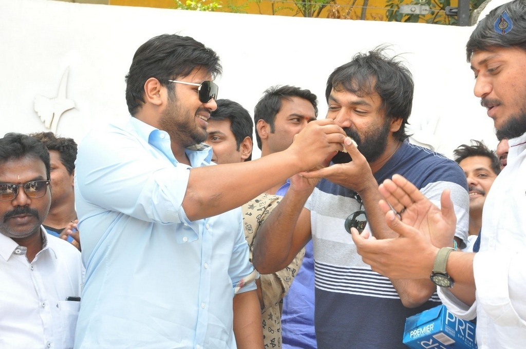 Manchu Manoj Birthday 2017 Celebrations  - 10 / 33 photos