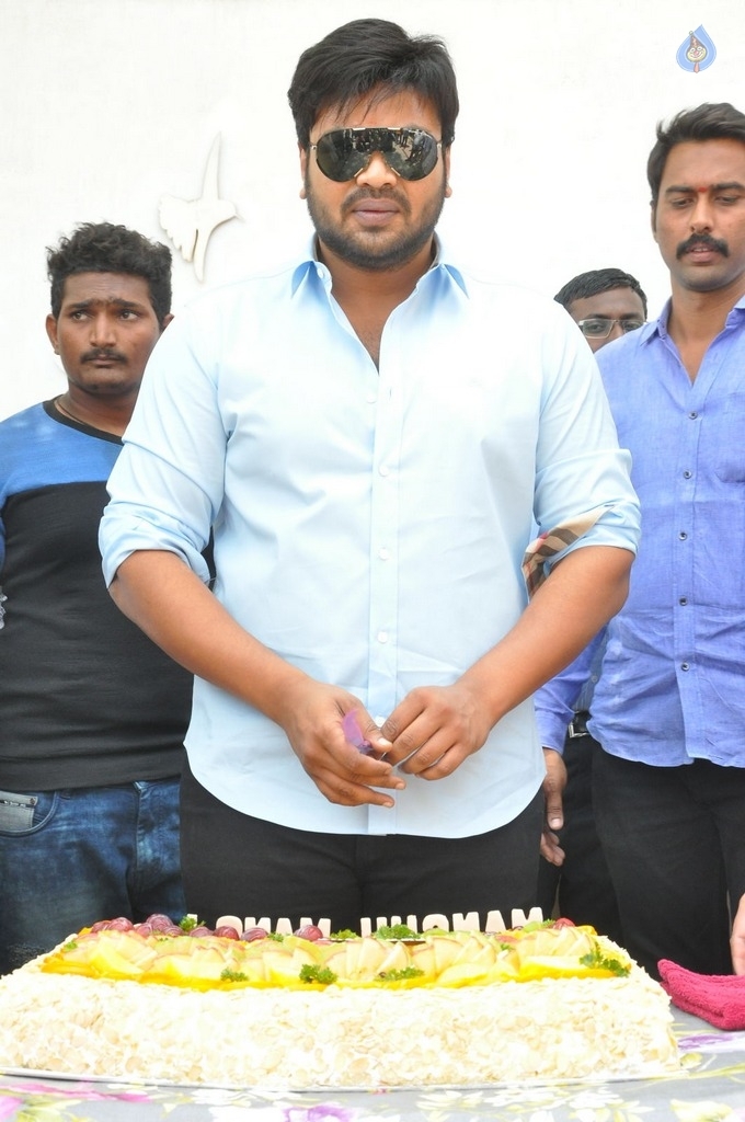 Manchu Manoj Birthday 2017 Celebrations  - 15 / 33 photos