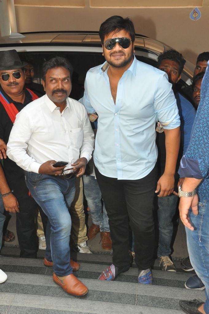 Manchu Manoj Birthday 2017 Celebrations  - 32 / 33 photos