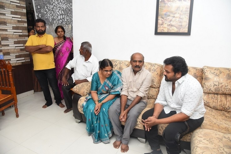 Manchu Manoj Meets Disha Family - 4 / 5 photos