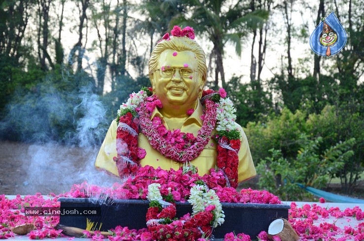 Manchu Manoj visits Dasari Ghat - 3 / 6 photos