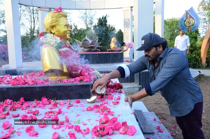 Manchu Manoj visits Dasari Ghat - 5 / 6 photos