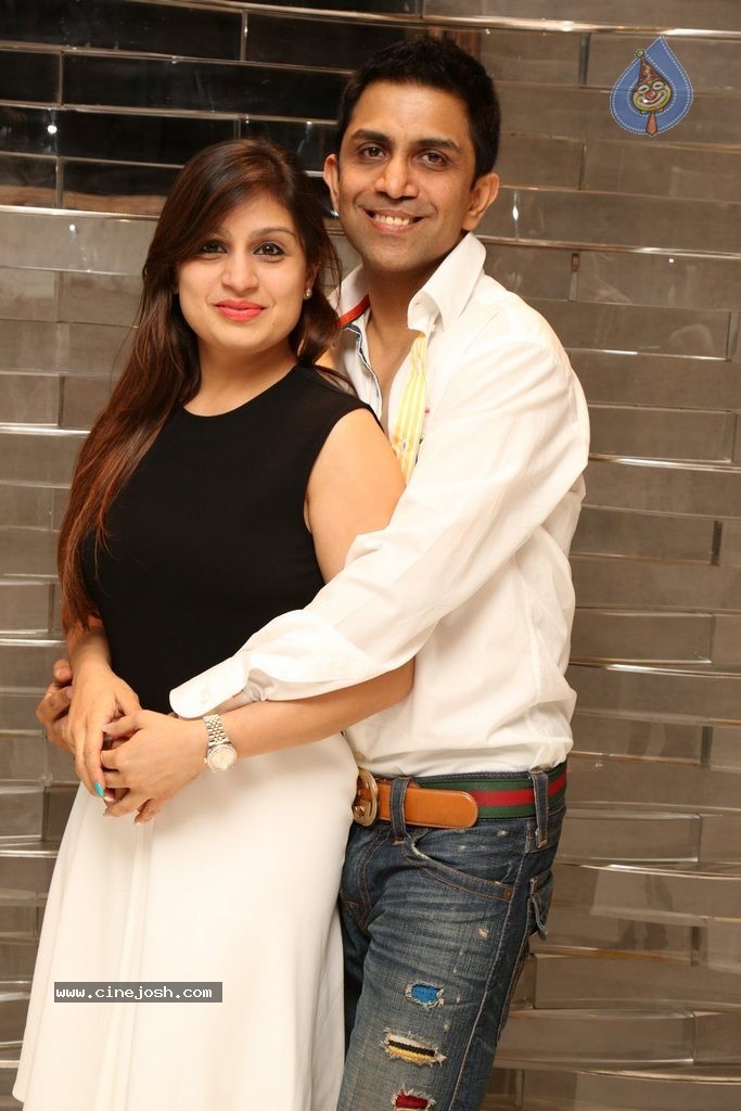 Manish and Rekha Wedding Anniversary Party - 89 / 127 photos