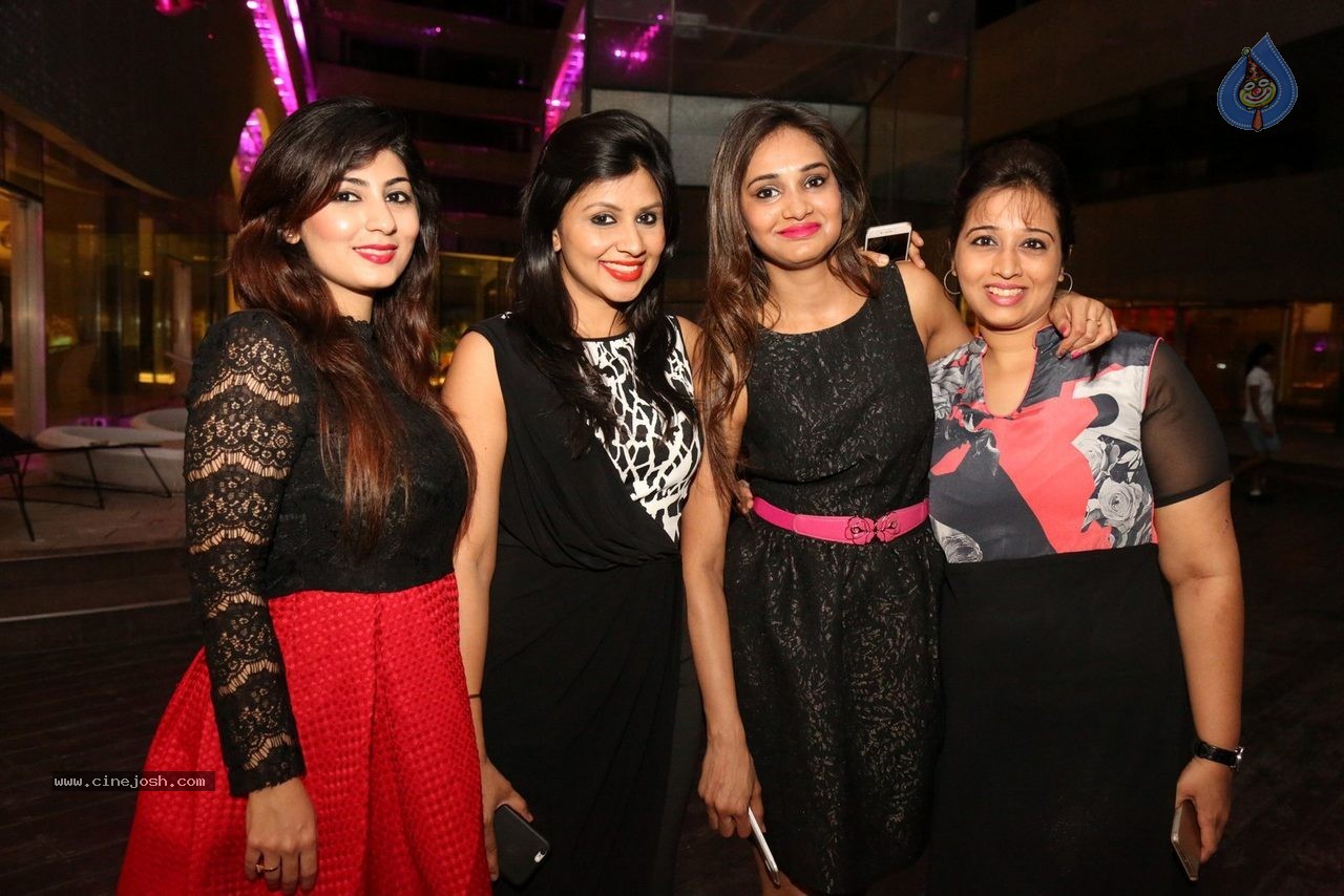 Manish and Rekha Wedding Anniversary Party - 93 / 127 photos