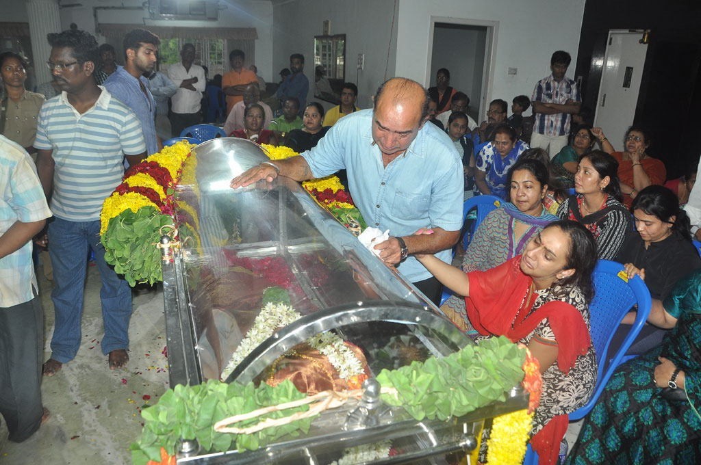 Manjula Vijayakumar Condolences - 14 / 134 photos