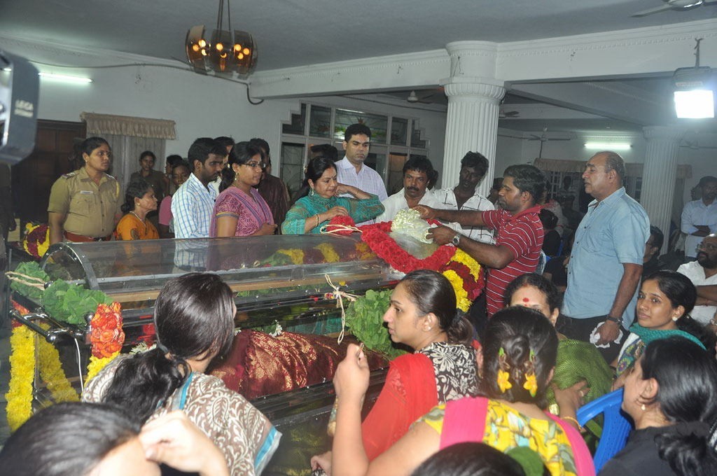 Manjula Vijayakumar Condolences - 32 / 134 photos