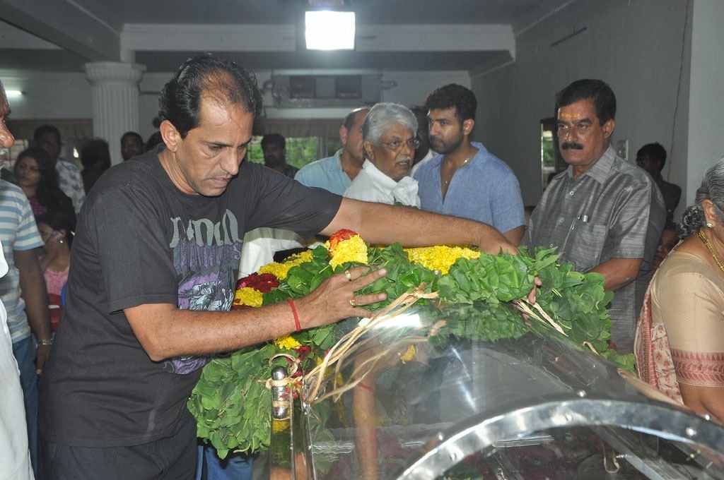 Manjula Vijayakumar Condolences - 121 / 134 photos
