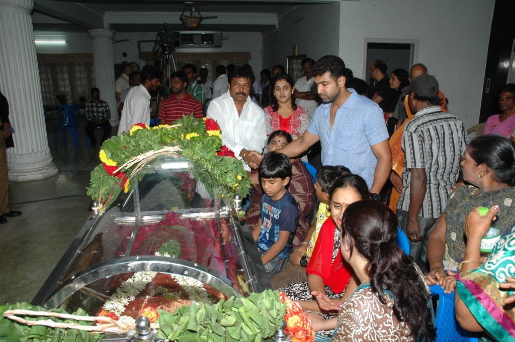 Manjula Vijayakumar Condolences - 128 / 134 photos