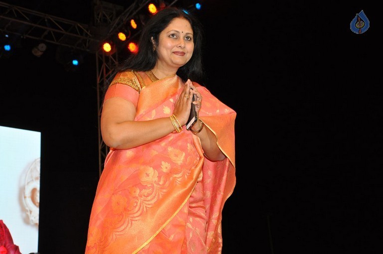 MB 40 Celebrations 3 - 23 / 103 photos