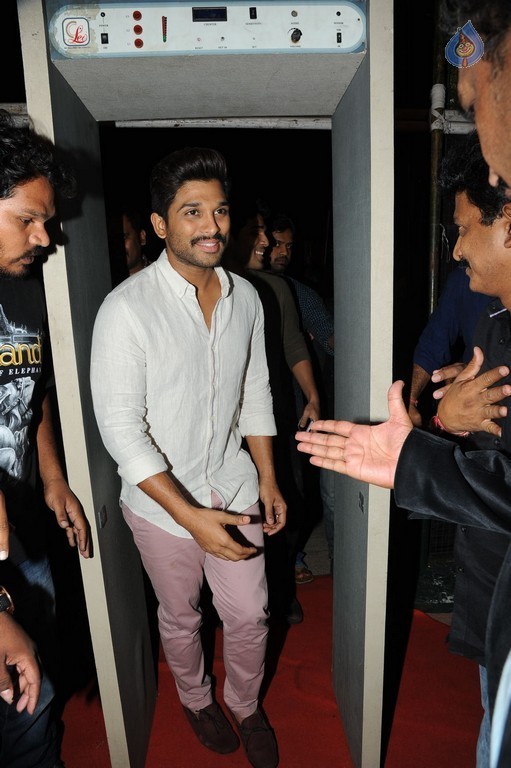 Mega 60 Celebrations 3 - 95 / 133 photos