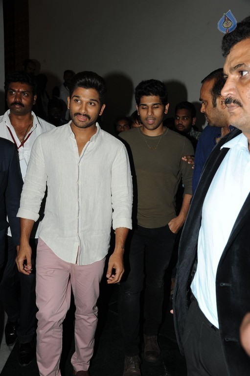 Mega 60 Celebrations 3 - 96 / 133 photos
