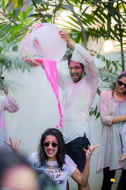 Mega Family Holi Celebrations 2019 - 3 / 7 photos