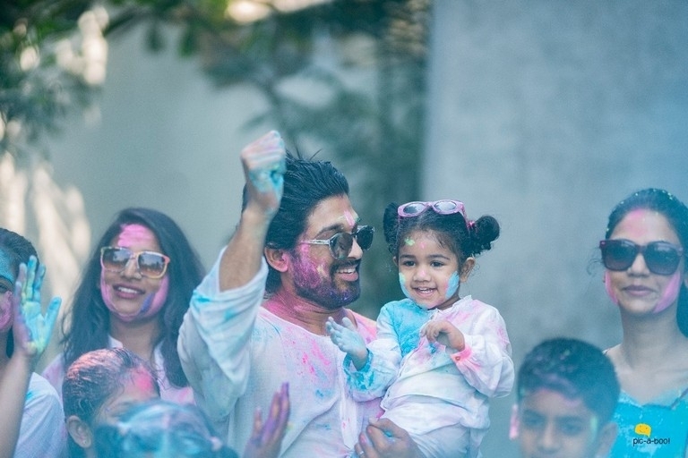 Mega Family Holi Celebrations 2019 - 4 / 7 photos