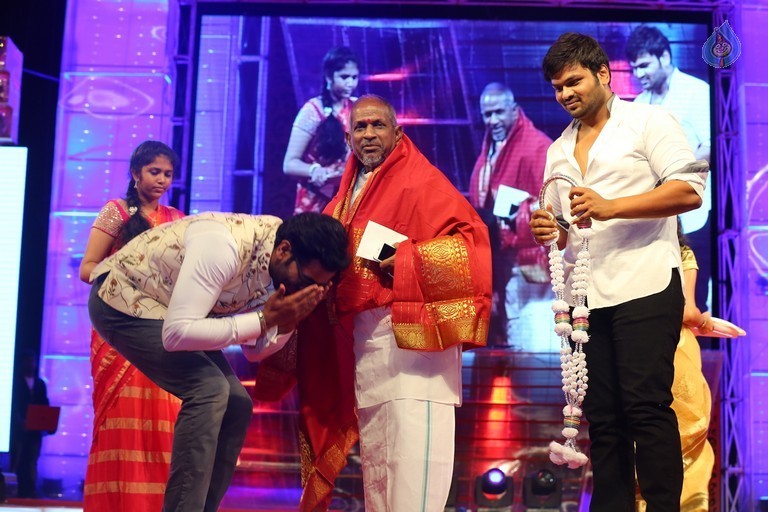 Mohan Babu Birthday Celebrations at Vidyanikethan - 68 / 94 photos