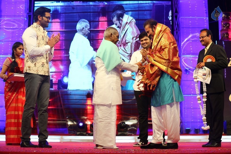 Mohan Babu Birthday Celebrations at Vidyanikethan - 71 / 94 photos