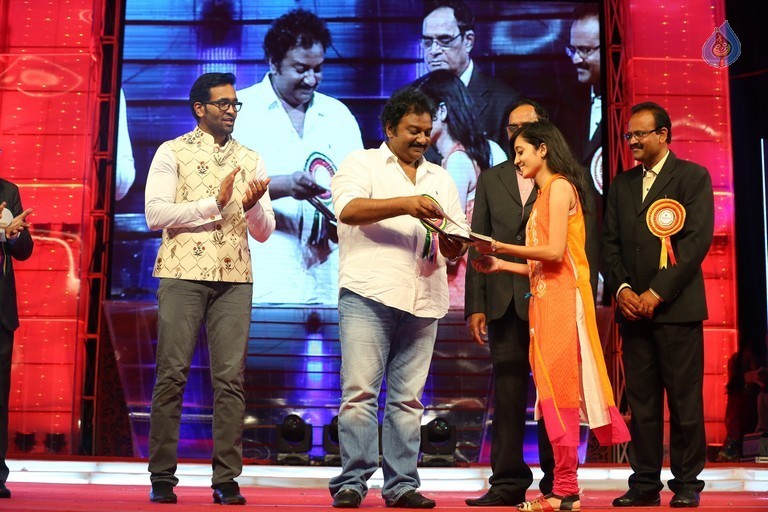 Mohan Babu Birthday Celebrations at Vidyanikethan - 74 / 94 photos