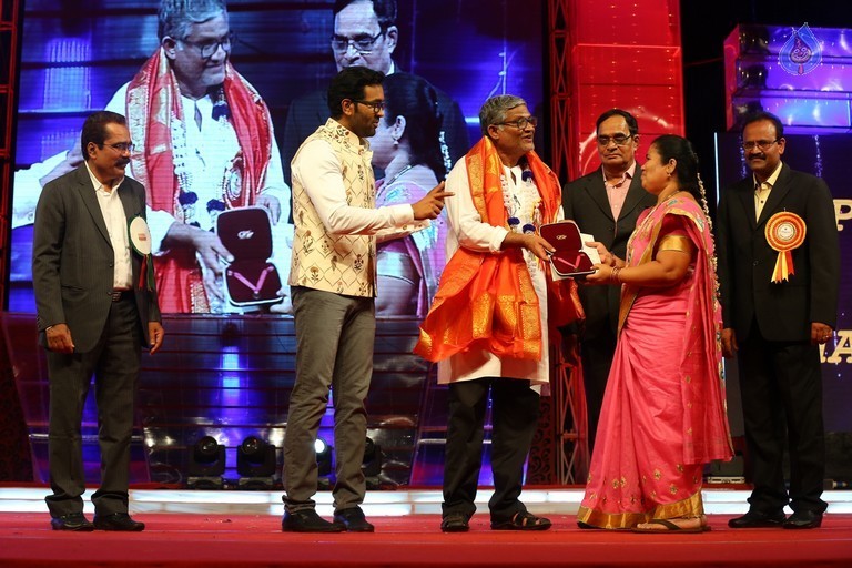 Mohan Babu Birthday Celebrations at Vidyanikethan - 76 / 94 photos