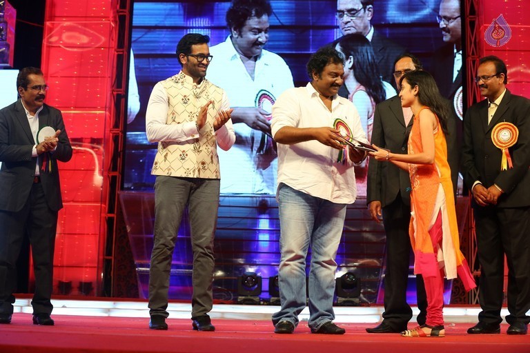 Mohan Babu Birthday Celebrations at Vidyanikethan - 83 / 94 photos