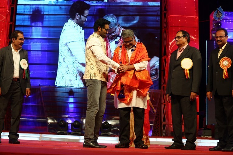 Mohan Babu Birthday Celebrations at Vidyanikethan - 85 / 94 photos