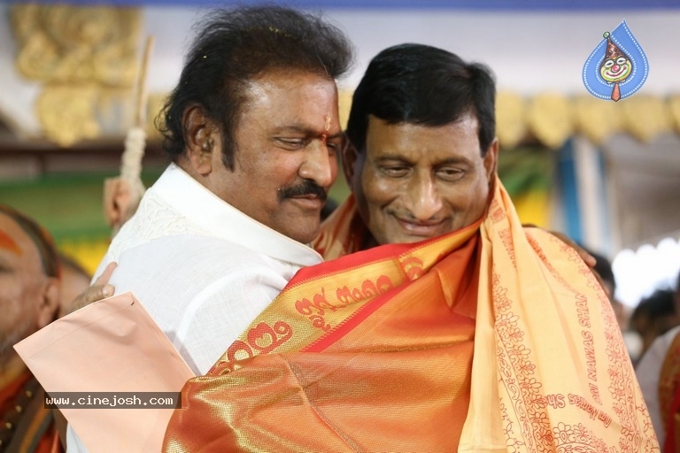 Mohan Babu as Chairman Of Film Nagar Daiva Sannidhanam - 15 / 36 photos