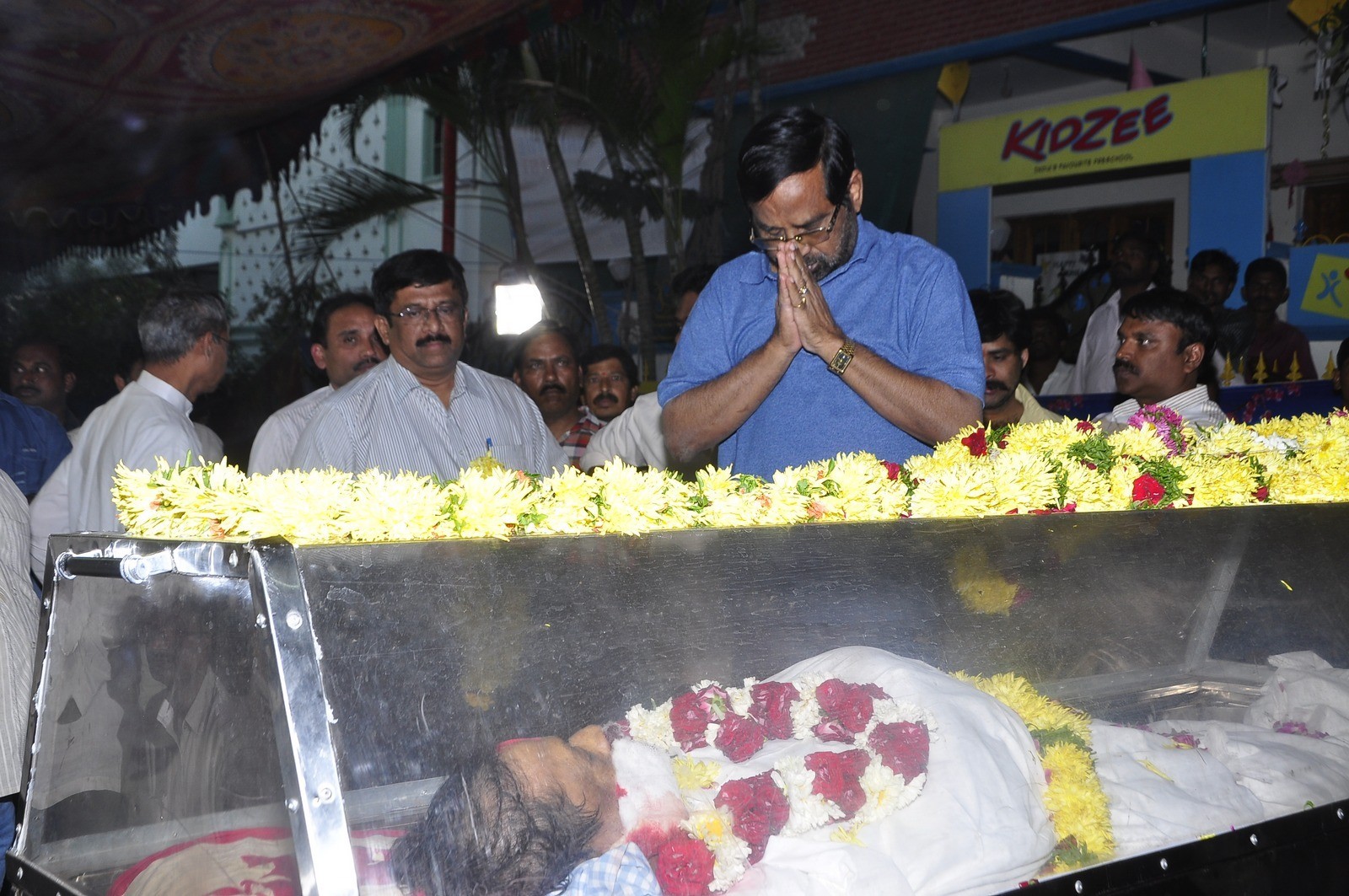 MS Narayana Condolences Photos 03 - 17 / 88 photos