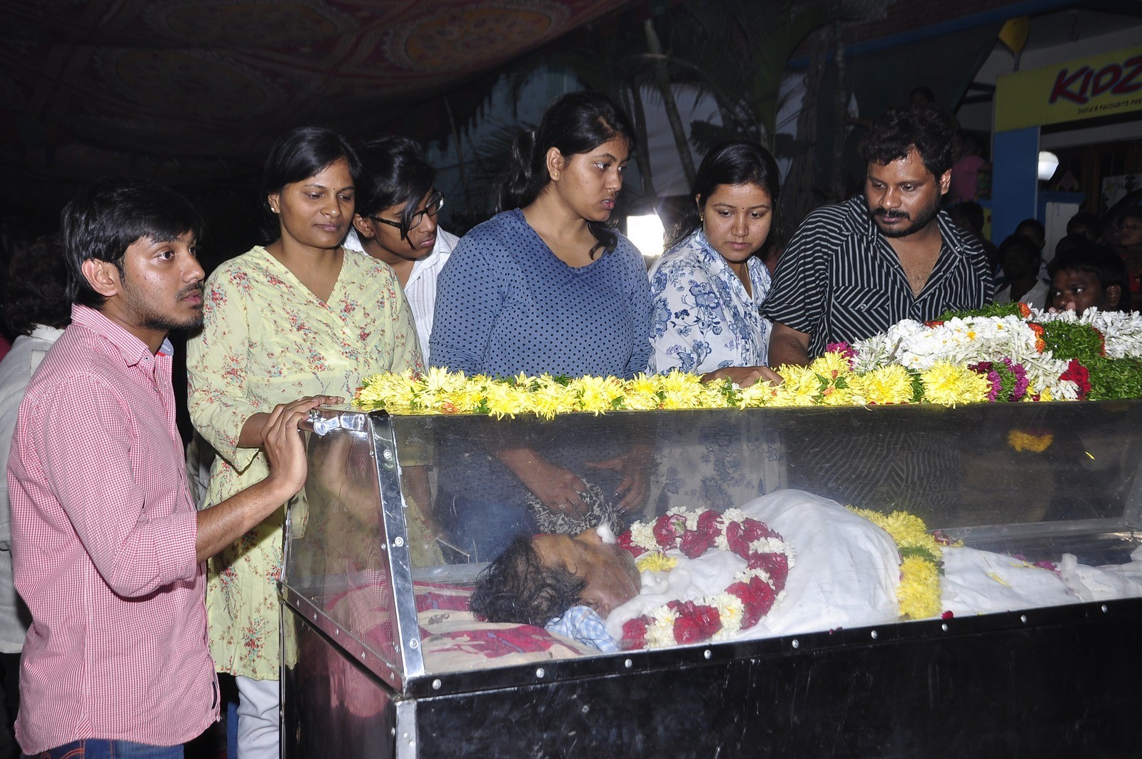 MS Narayana Condolences Photos 03 - 39 / 88 photos
